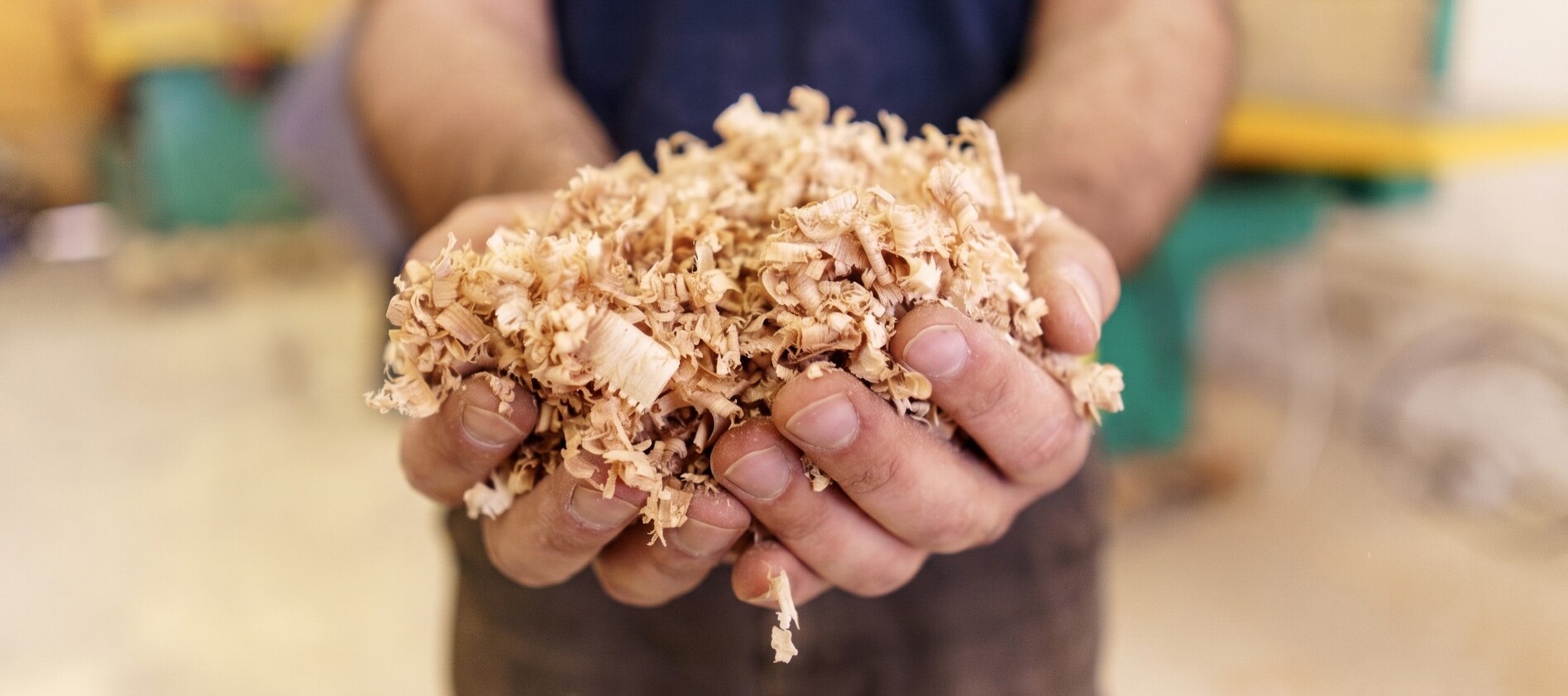 handful-dry-wood-chips-adelaide-sawdust-sa